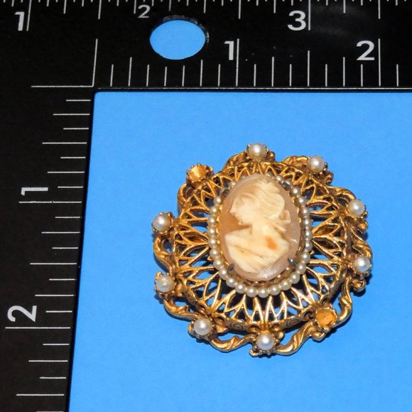 Vintage FLORENZA Cameo Brooch Pin Left Facing Gold Tone Frame Faux Seed Pearls - Picture 6 of 6